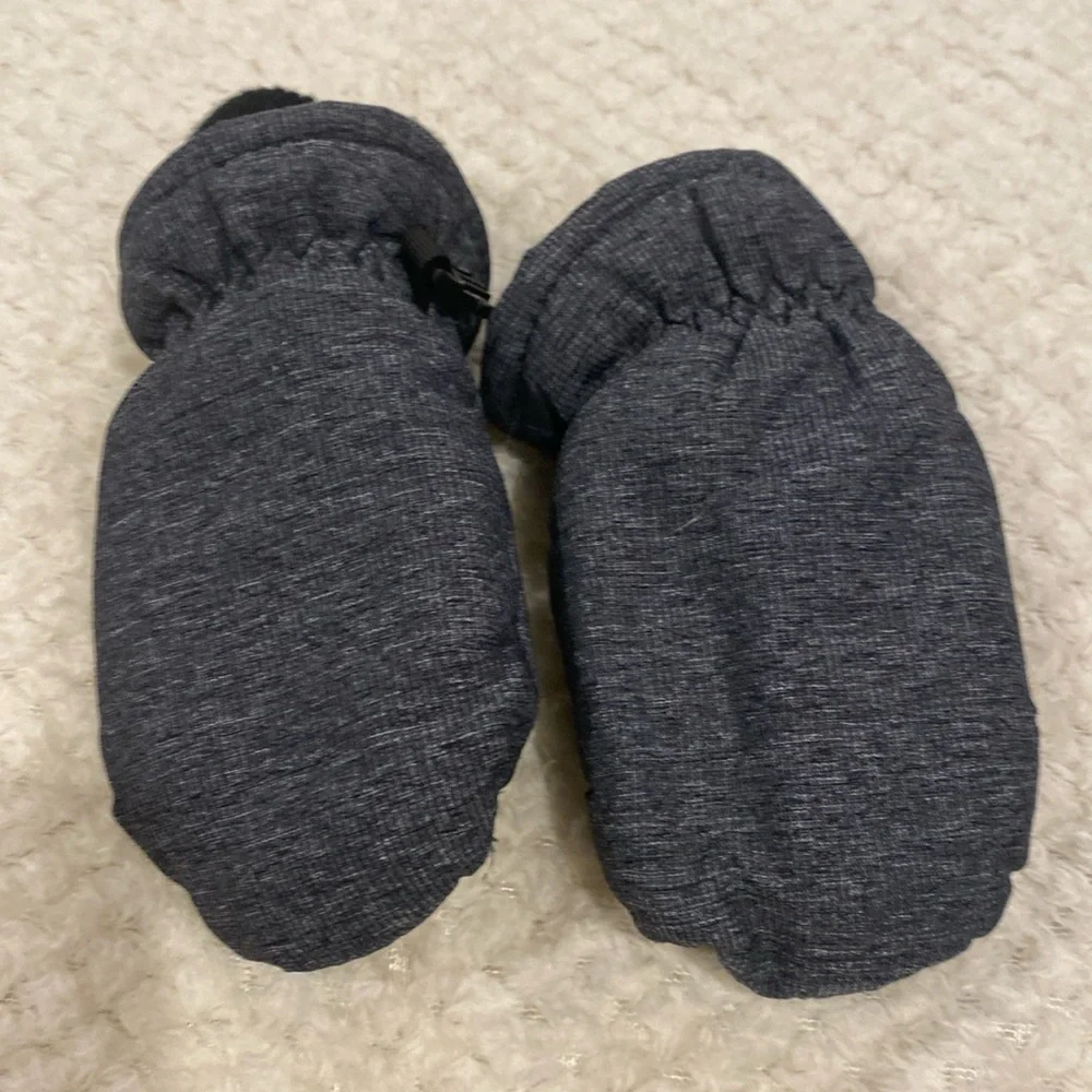 Gray with black lining 4t-5t mittens